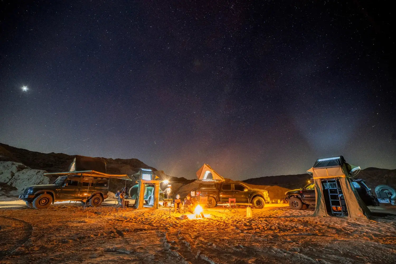 The Ultimate CVT Roof Top Tent Guide: Softshell vs. Hardshell